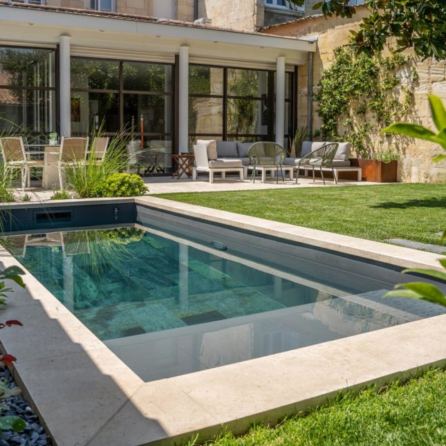 Constructeur de piscine à Bordeaux - Bassins Atypiques - Croix de Seguey