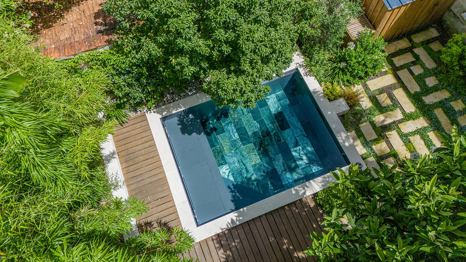 Construction d'une piscine fond carrelé HybridPool Citadine à Bordeaux Saint Augustin