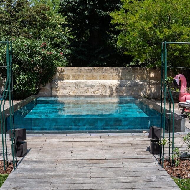 Construction d'une piscine citadine à débordement vitrée Bordeaux Caudéran